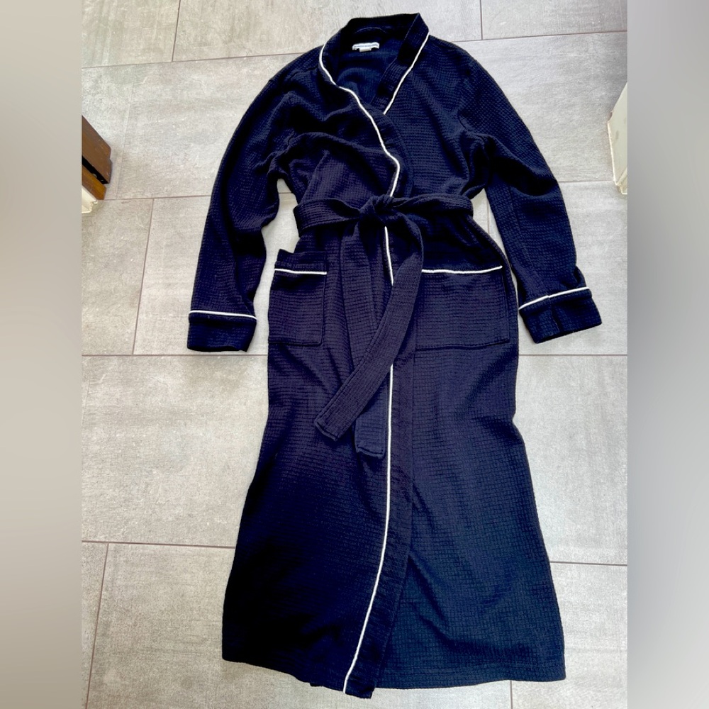 NWOT Black Robe with White Trim, waffle fabric in soft cotton/poly blend Unisex